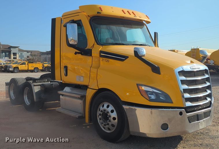 image for item EQ2154 2021 Freightliner Cascadia 126 semi truck