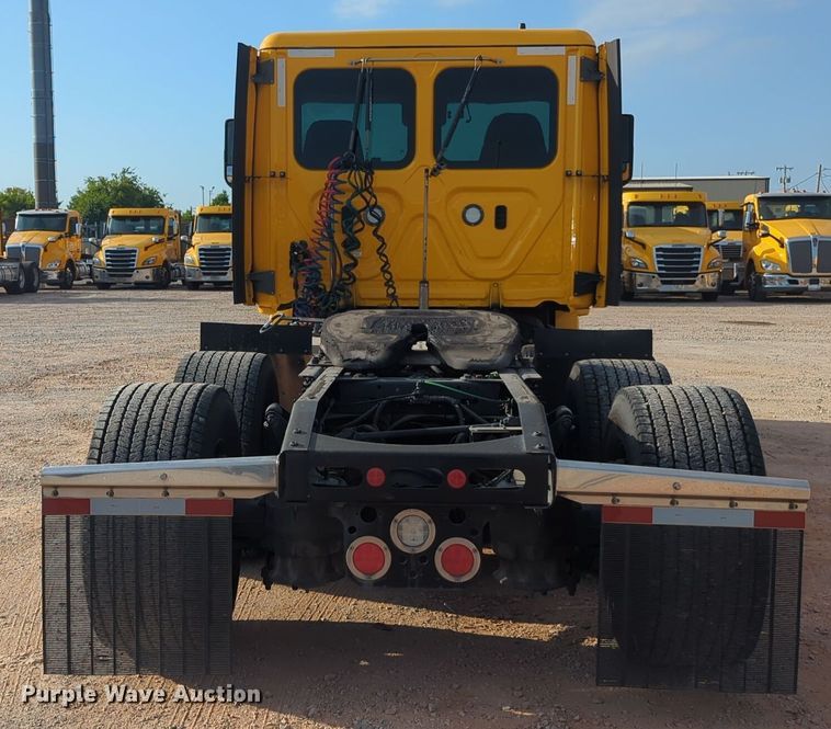 image for item EQ2154 2021 Freightliner Cascadia 126 semi truck