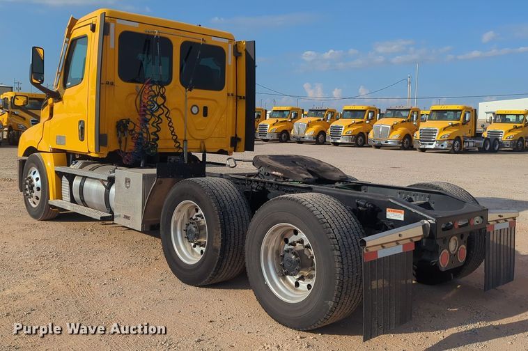 image for item EQ2154 2021 Freightliner Cascadia 126 semi truck