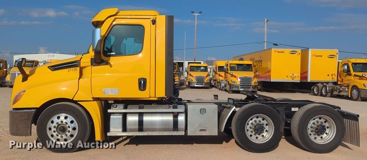 image for item EQ2154 2021 Freightliner Cascadia 126 semi truck