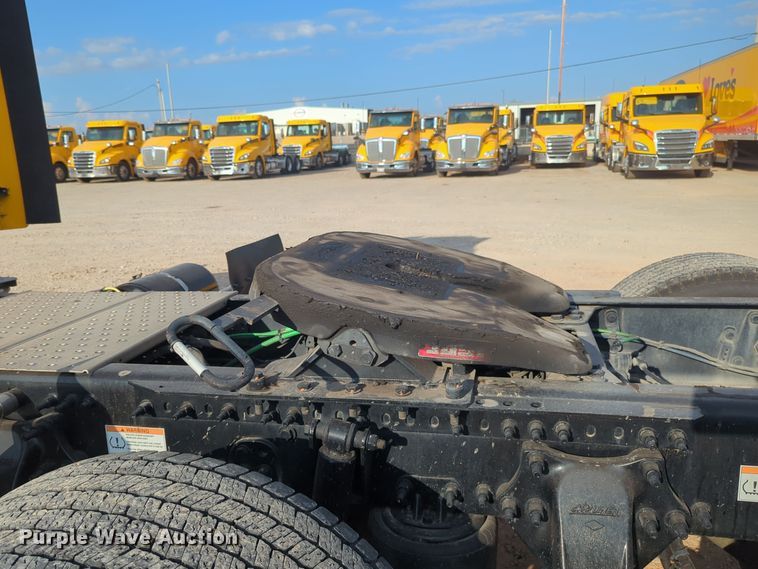 image for item EQ2154 2021 Freightliner Cascadia 126 semi truck