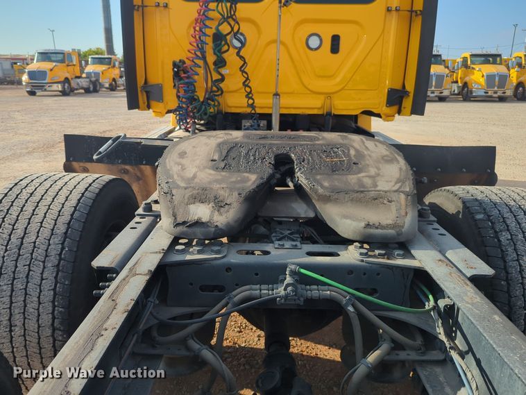 image for item EQ2154 2021 Freightliner Cascadia 126 semi truck