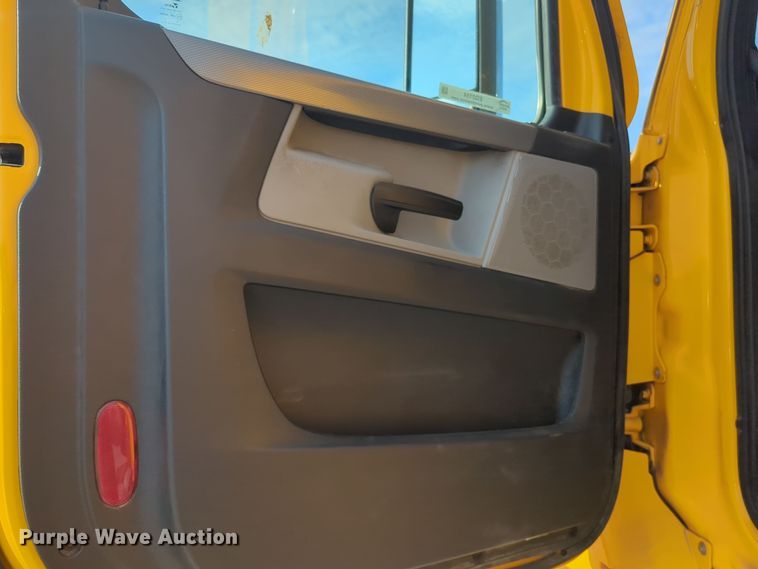 image for item EQ2154 2021 Freightliner Cascadia 126 semi truck