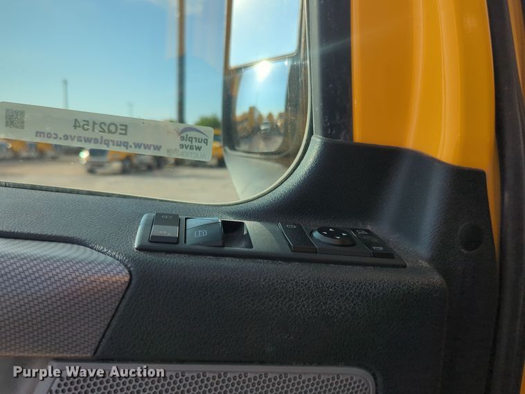 image for item EQ2154 2021 Freightliner Cascadia 126 semi truck