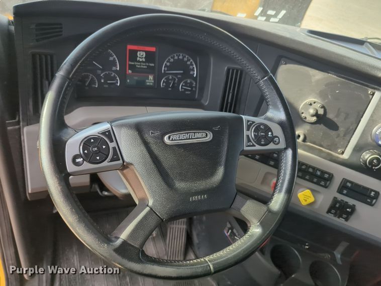 image for item EQ2154 2021 Freightliner Cascadia 126 semi truck