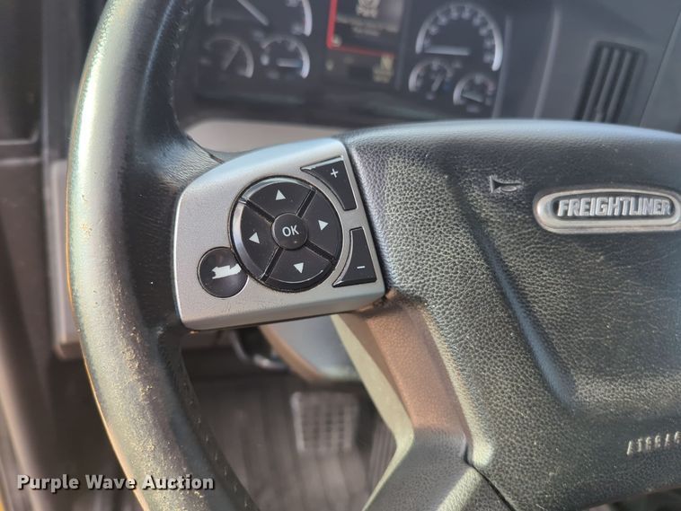 image for item EQ2154 2021 Freightliner Cascadia 126 semi truck