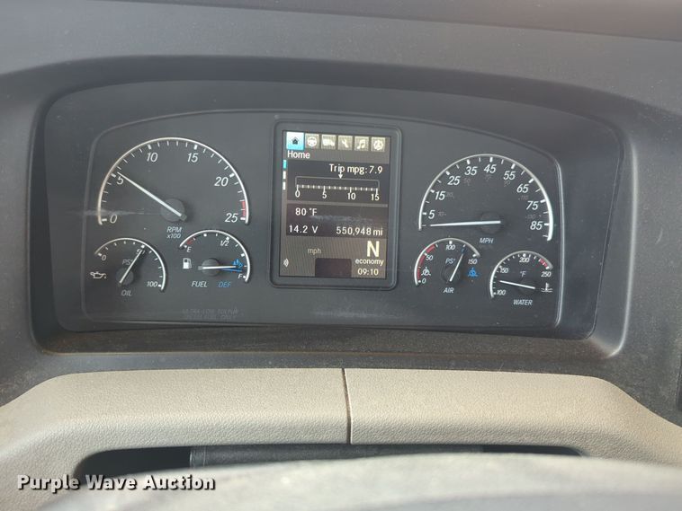 image for item EQ2154 2021 Freightliner Cascadia 126 semi truck