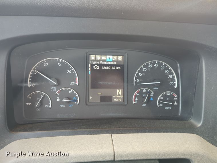 image for item EQ2154 2021 Freightliner Cascadia 126 semi truck