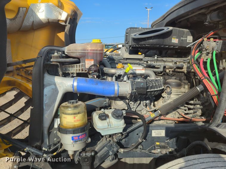 image for item EQ2154 2021 Freightliner Cascadia 126 semi truck