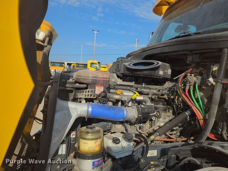 image for item EQ2154 2021 Freightliner Cascadia 126 semi truck