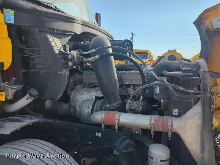 image for item EQ2154 2021 Freightliner Cascadia 126 semi truck