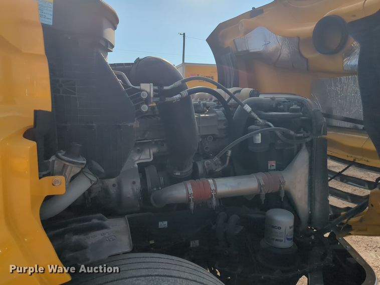 image for item EQ2154 2021 Freightliner Cascadia 126 semi truck