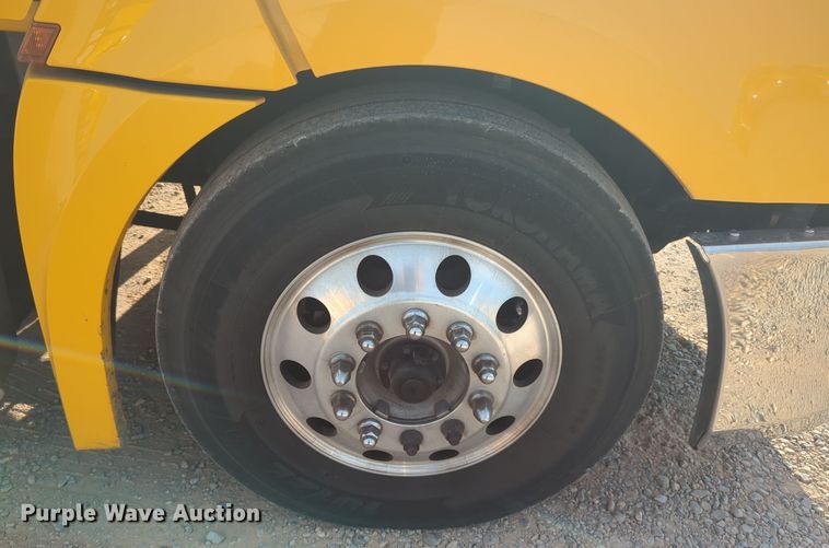 image for item EQ2154 2021 Freightliner Cascadia 126 semi truck