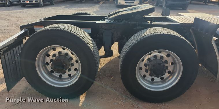 image for item EQ2154 2021 Freightliner Cascadia 126 semi truck