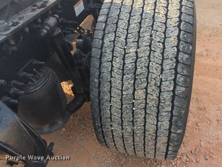 image for item EQ2154 2021 Freightliner Cascadia 126 semi truck