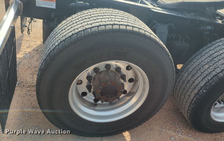 image for item EQ2154 2021 Freightliner Cascadia 126 semi truck