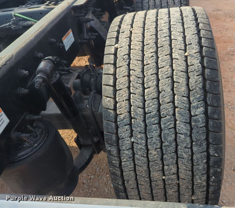 image for item EQ2154 2021 Freightliner Cascadia 126 semi truck