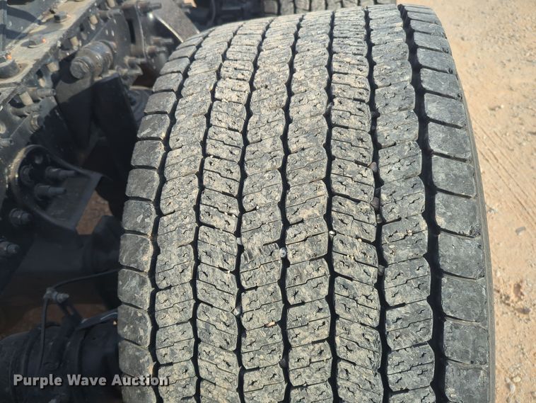 image for item EQ2154 2021 Freightliner Cascadia 126 semi truck