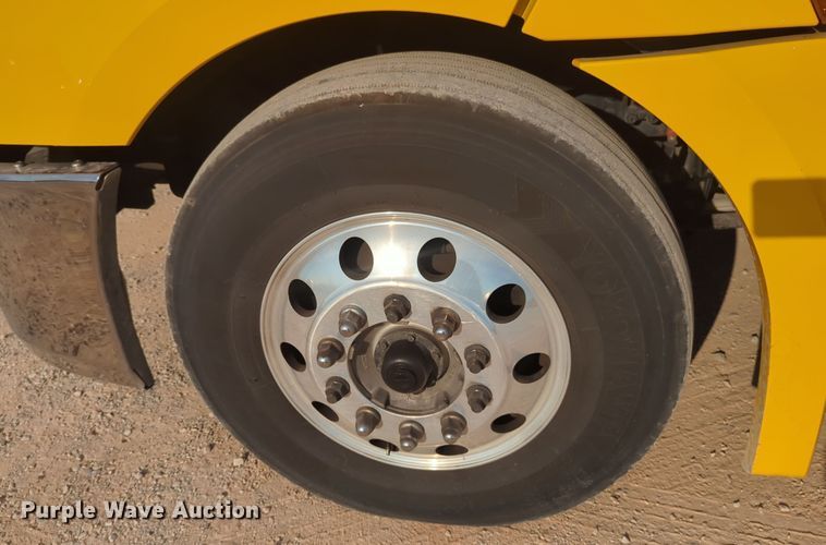 image for item EQ2154 2021 Freightliner Cascadia 126 semi truck