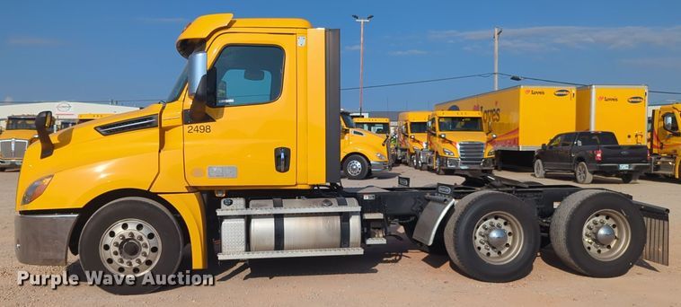 image for item EQ2155 2020 Freightliner  Cascadia 126 semi truck