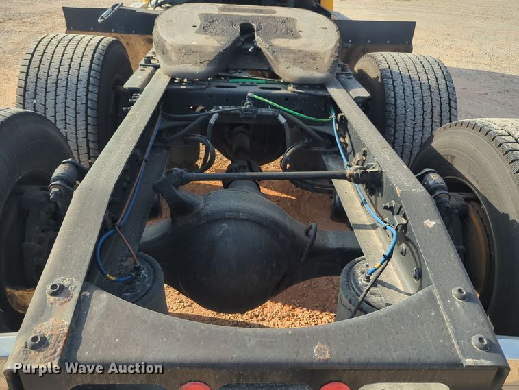 image for item EQ2155 2020 Freightliner  Cascadia 126 semi truck