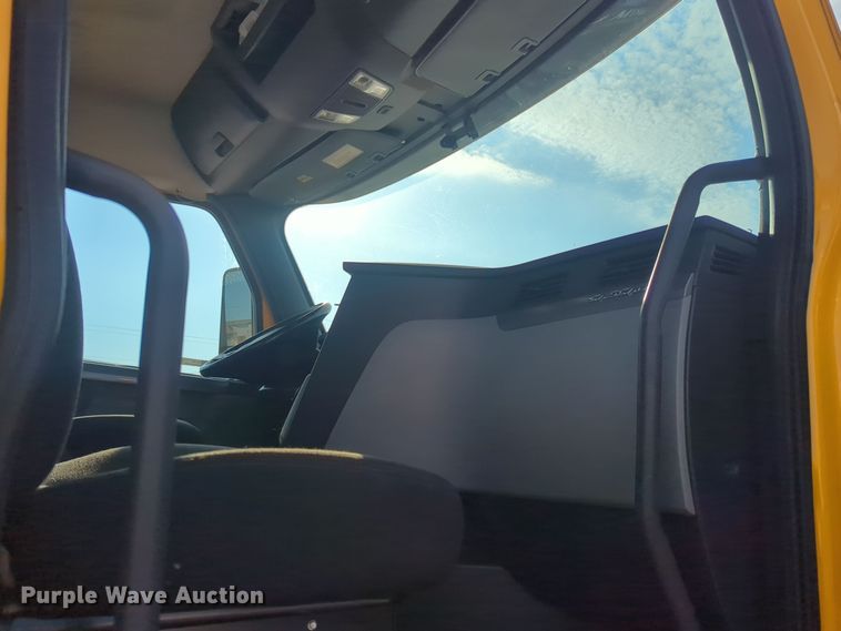 image for item EQ2155 2020 Freightliner  Cascadia 126 semi truck