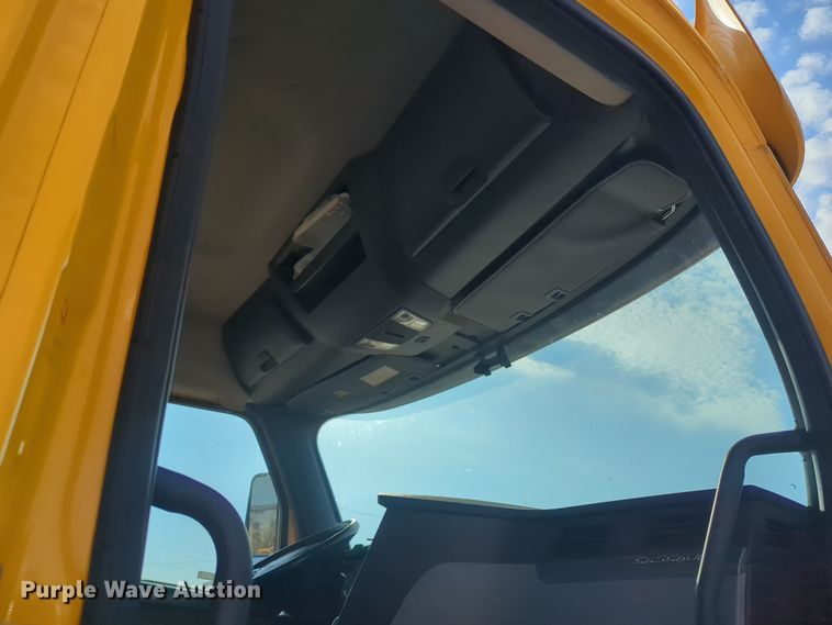 image for item EQ2155 2020 Freightliner  Cascadia 126 semi truck