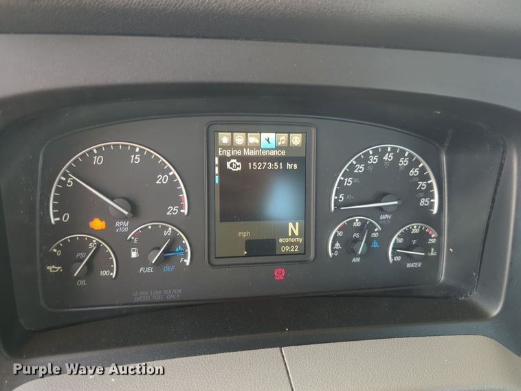 image for item EQ2155 2020 Freightliner  Cascadia 126 semi truck