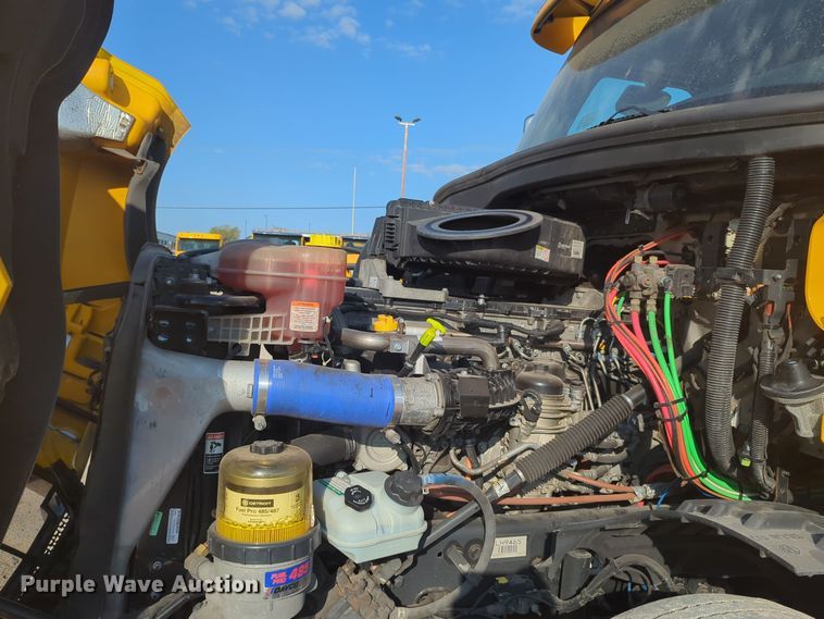 image for item EQ2155 2020 Freightliner  Cascadia 126 semi truck