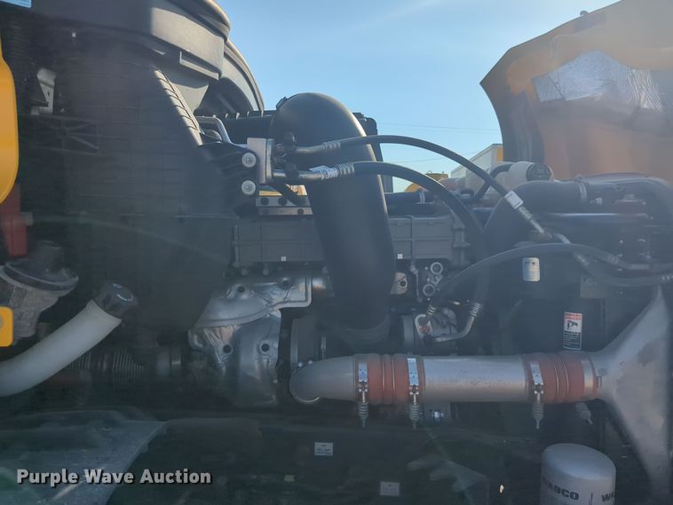 image for item EQ2155 2020 Freightliner  Cascadia 126 semi truck