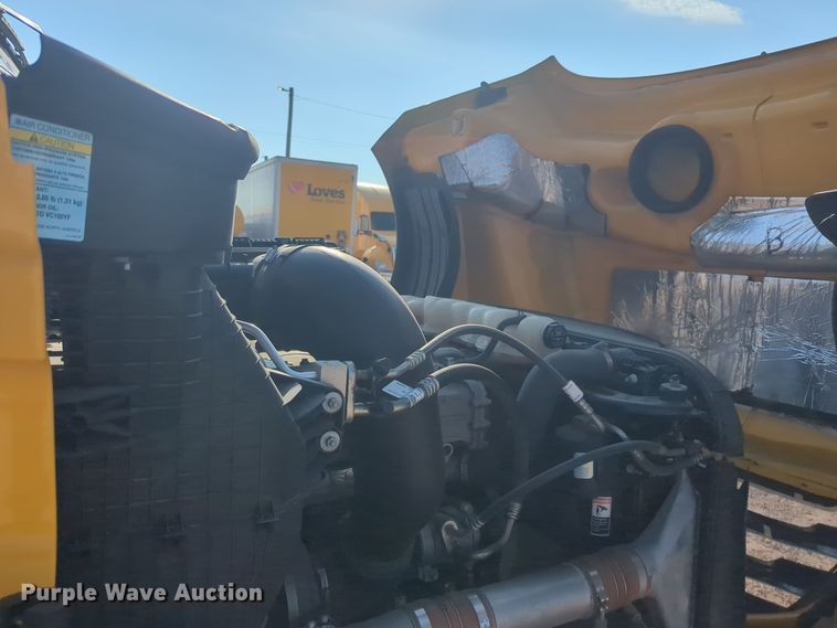 image for item EQ2155 2020 Freightliner  Cascadia 126 semi truck