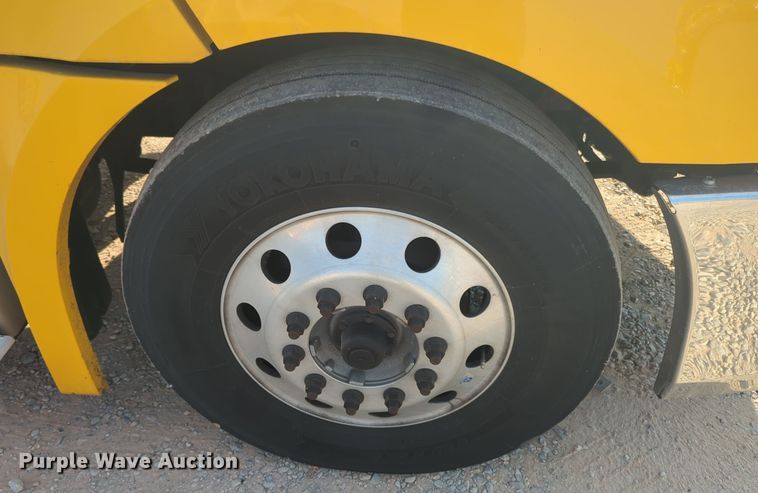 image for item EQ2155 2020 Freightliner  Cascadia 126 semi truck