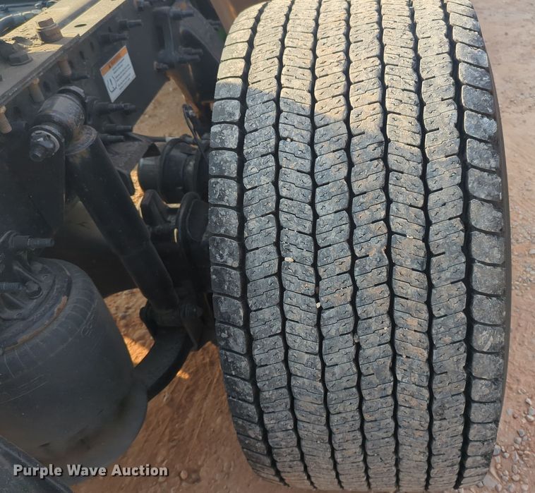 image for item EQ2155 2020 Freightliner  Cascadia 126 semi truck