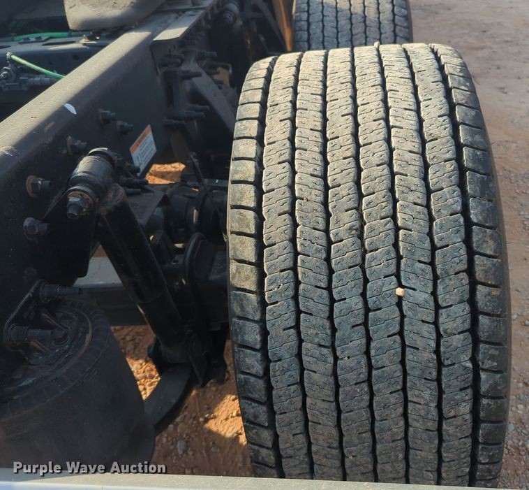 image for item EQ2155 2020 Freightliner  Cascadia 126 semi truck