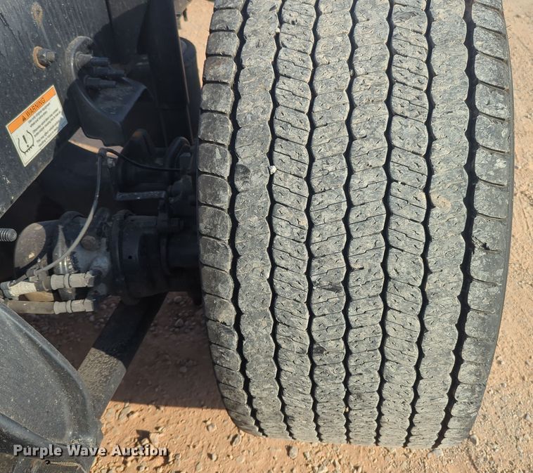 image for item EQ2155 2020 Freightliner  Cascadia 126 semi truck