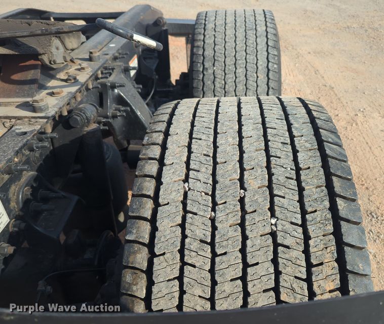 image for item EQ2155 2020 Freightliner  Cascadia 126 semi truck