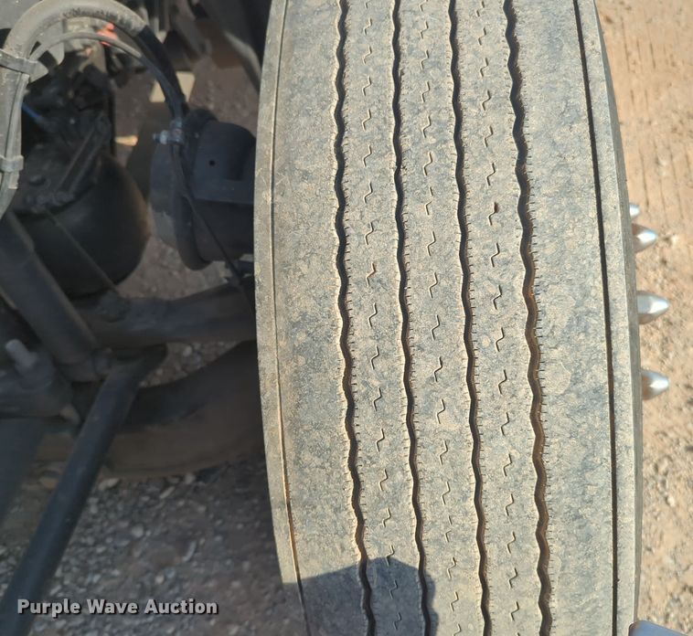 image for item EQ2155 2020 Freightliner  Cascadia 126 semi truck