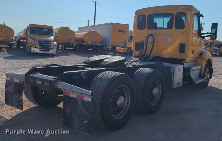 image for item EQ2158 2022 Kenworth  T680 semi truck