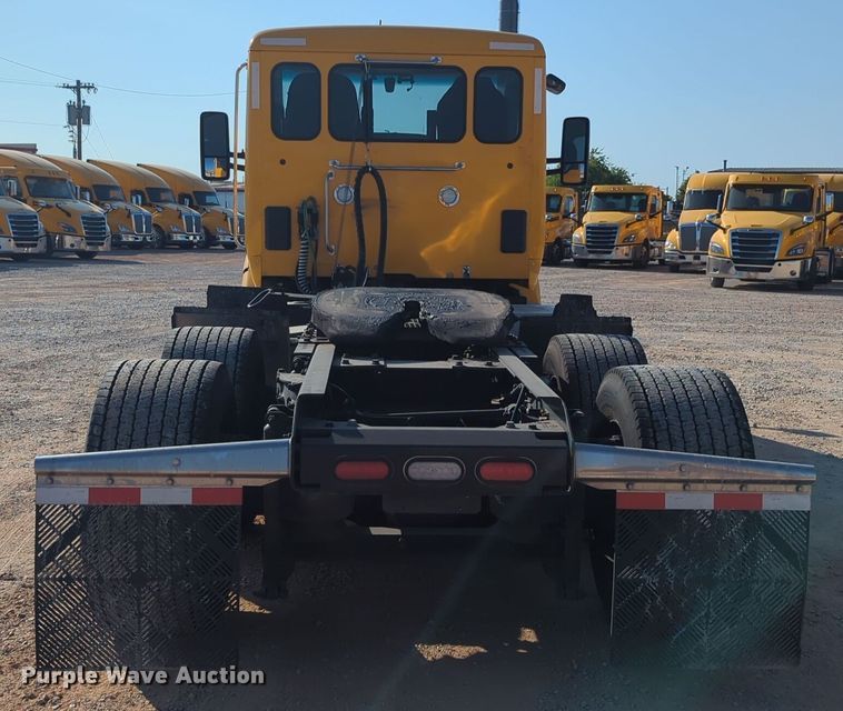 image for item EQ2158 2022 Kenworth  T680 semi truck