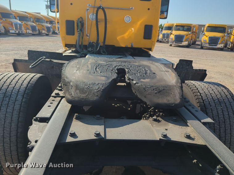 image for item EQ2158 2022 Kenworth  T680 semi truck