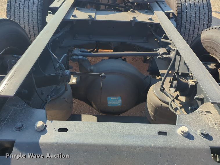 image for item EQ2158 2022 Kenworth  T680 semi truck