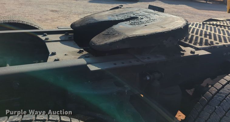 image for item EQ2158 2022 Kenworth  T680 semi truck