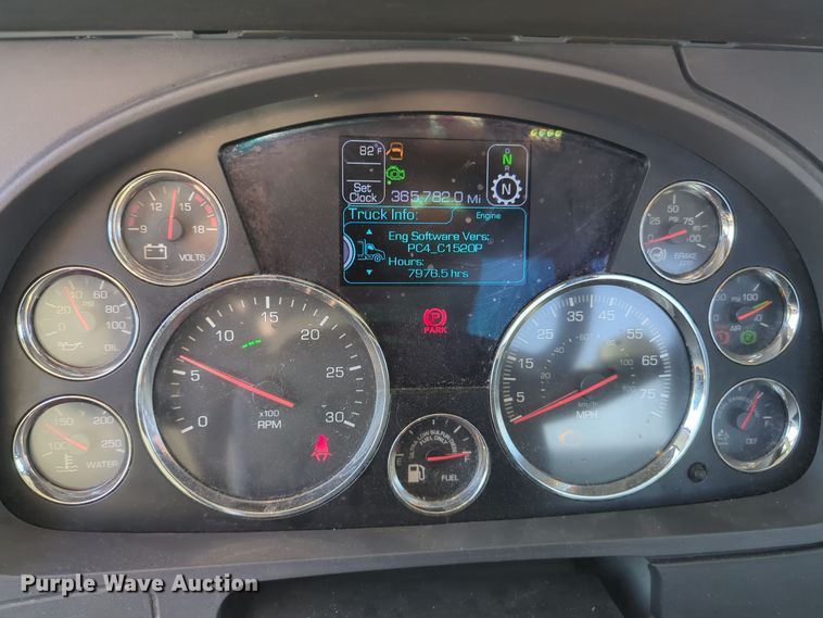 image for item EQ2158 2022 Kenworth  T680 semi truck