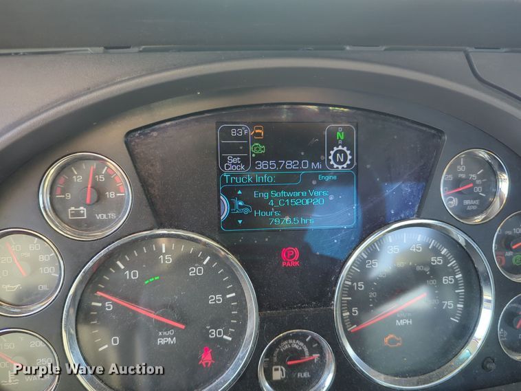 image for item EQ2158 2022 Kenworth  T680 semi truck