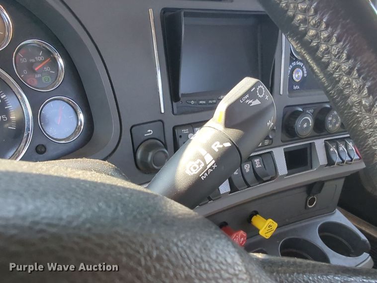 image for item EQ2158 2022 Kenworth  T680 semi truck