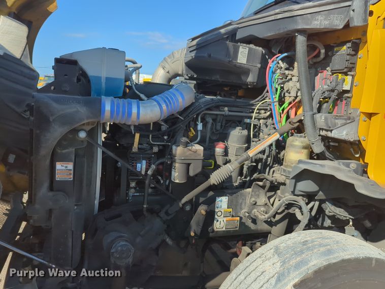 image for item EQ2158 2022 Kenworth  T680 semi truck