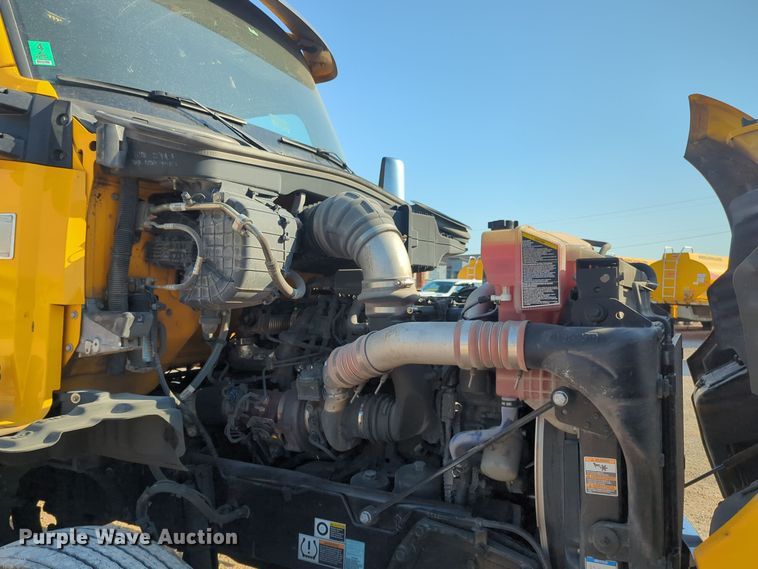 image for item EQ2158 2022 Kenworth  T680 semi truck