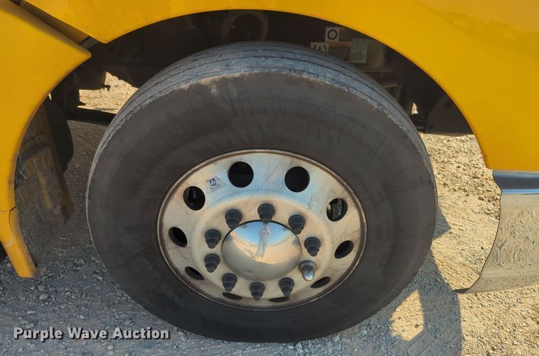 image for item EQ2158 2022 Kenworth  T680 semi truck