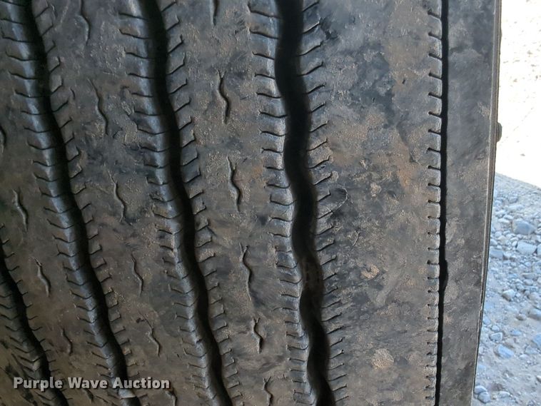 image for item EQ2158 2022 Kenworth  T680 semi truck