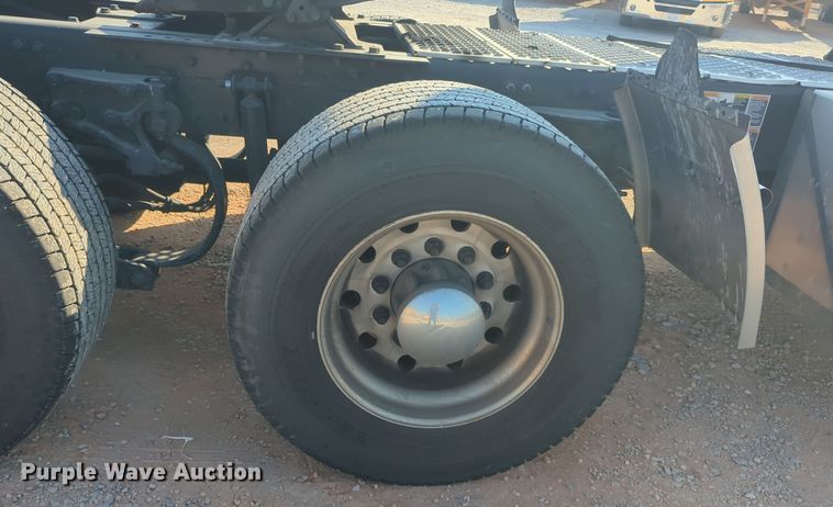 image for item EQ2158 2022 Kenworth  T680 semi truck